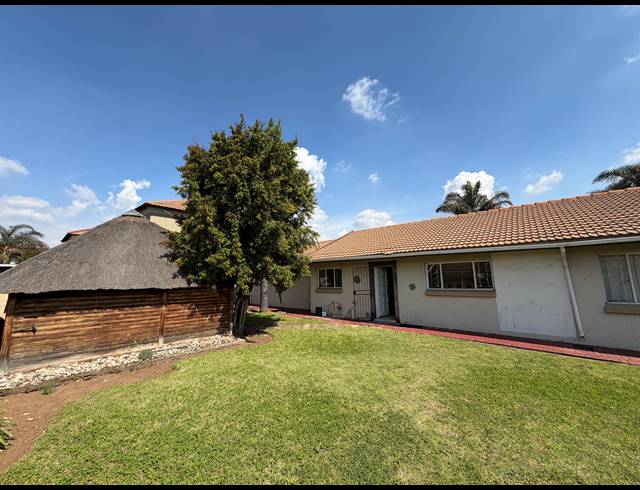 4 BEDROOM HOUSE FOR SALE IN SONNEVELD